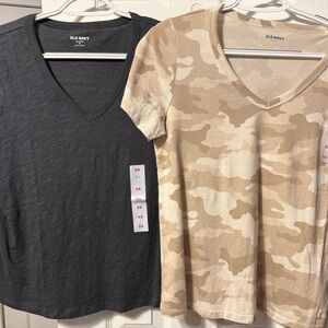 (2) Old Navy Grey & Tan Camo V Neck Tee. Sz XS. Roomie. NWT